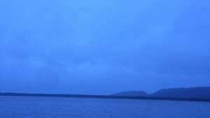A terra segue azul quando saio do trabalho, de Sergio Silva (Filmes da Lusofonia – Brasil · 2021)